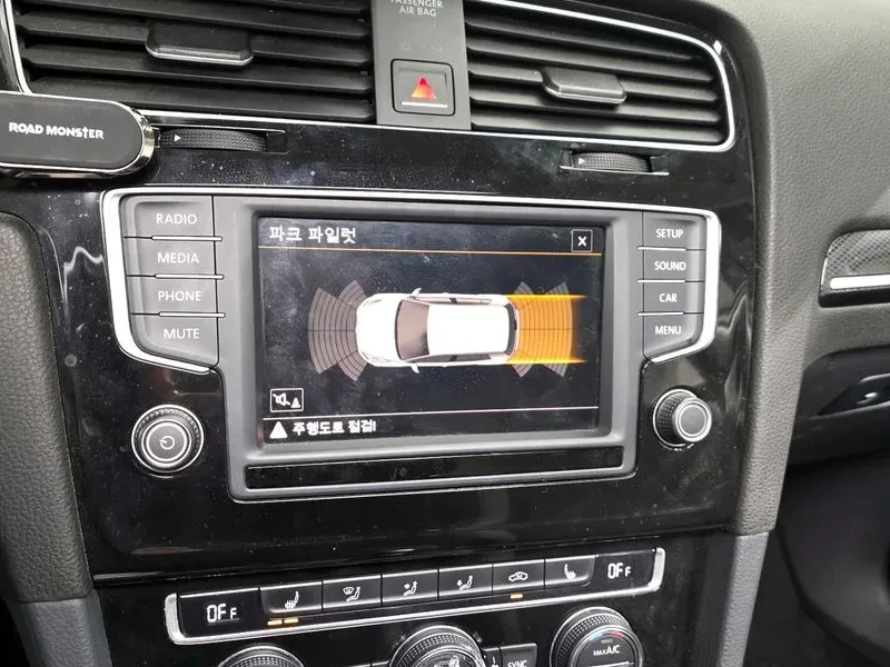 VW Golf 2.0 TDI, снимка 15 - Автомобили и джипове - 54300699