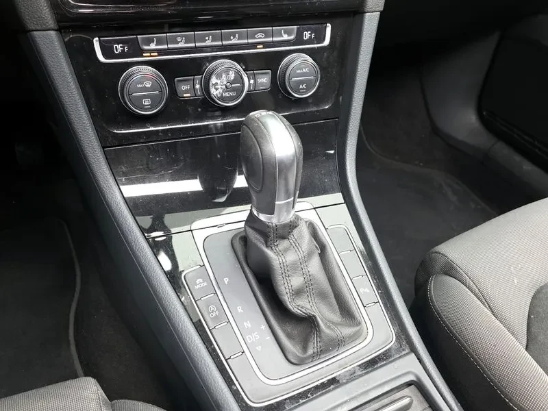 VW Golf 2.0 TDI, снимка 9 - Автомобили и джипове - 54300699