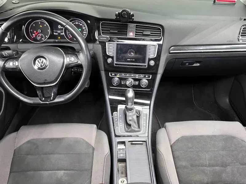 VW Golf 2.0 TDI, снимка 7 - Автомобили и джипове - 54300699