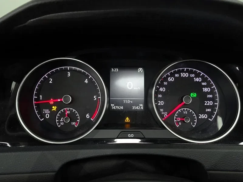 VW Golf 2.0 TDI, снимка 8 - Автомобили и джипове - 54300699