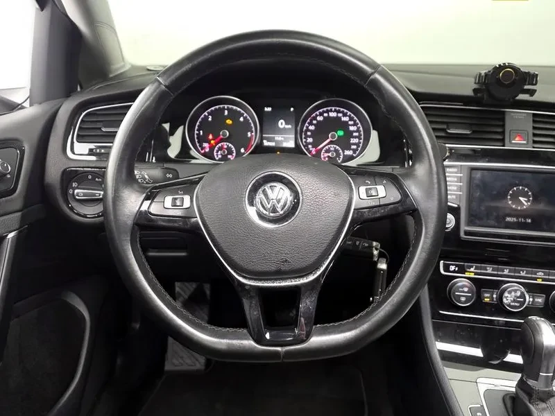 VW Golf 2.0 TDI, снимка 13 - Автомобили и джипове - 54300699