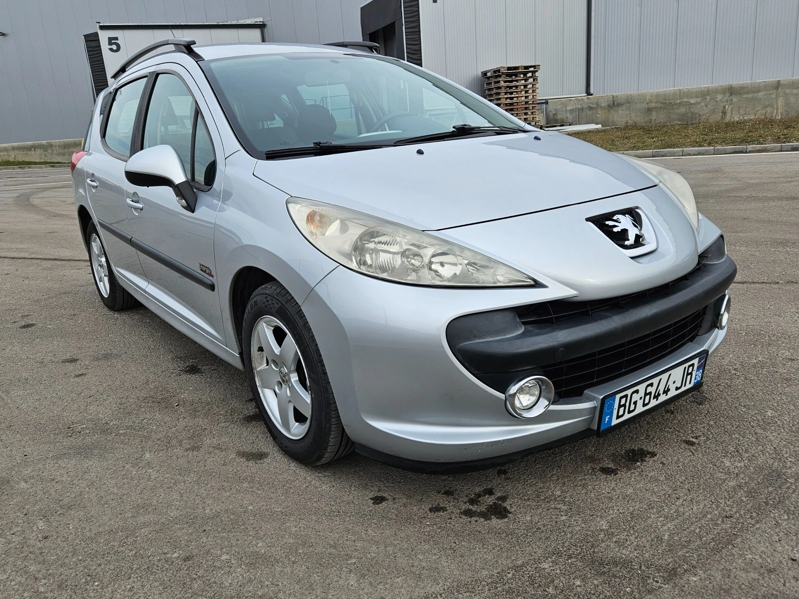 Peugeot 207 SW 1.4 BENZ. - изображение 2