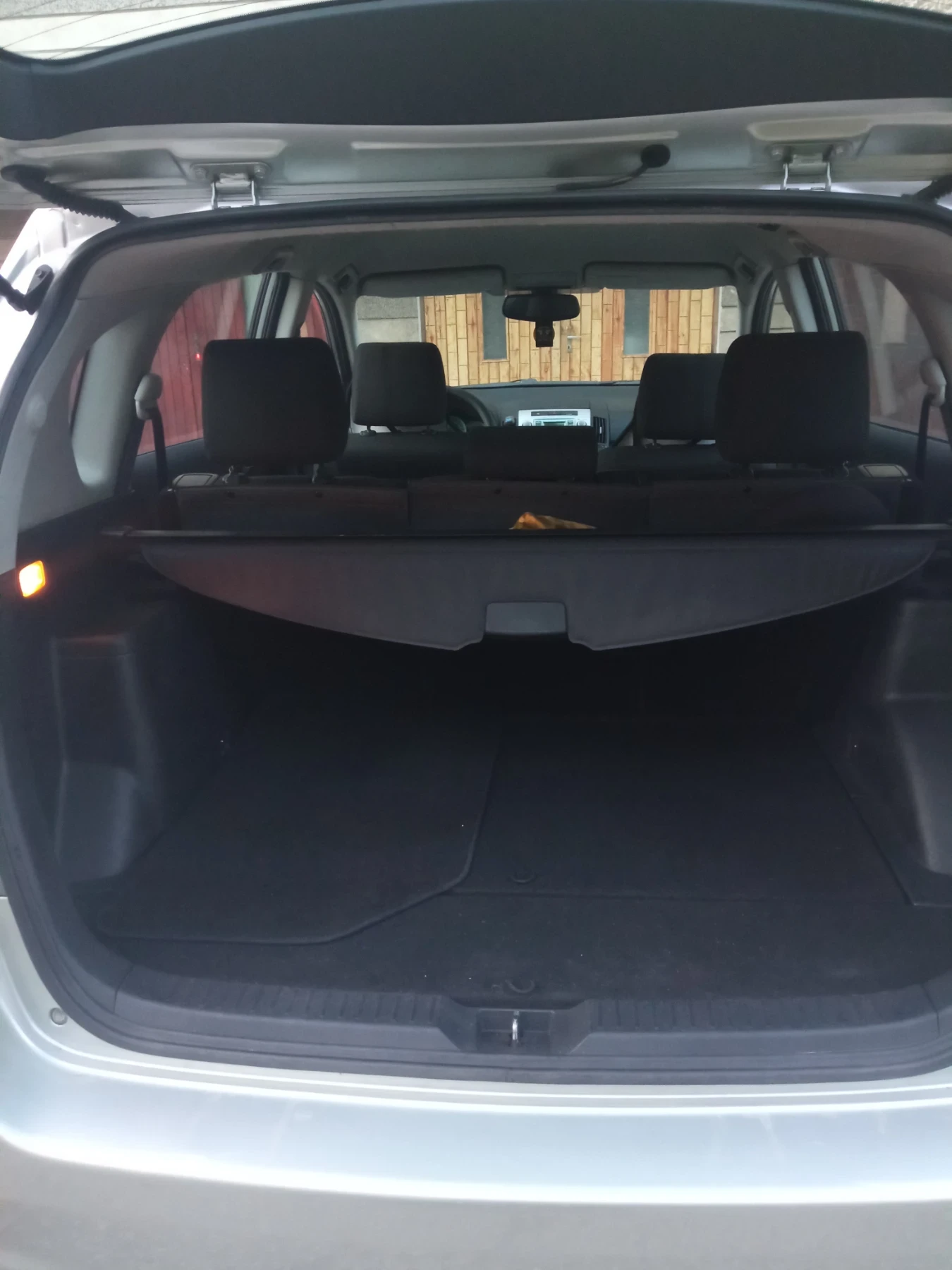Toyota Corolla verso  - изображение 8