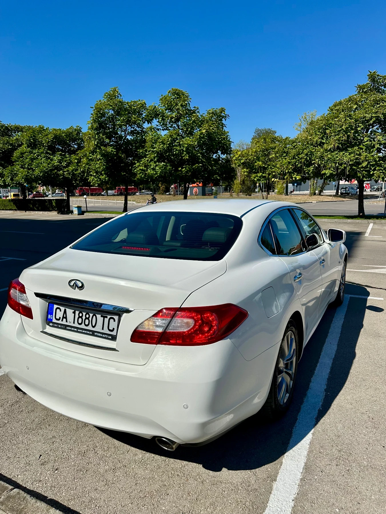 Infiniti M M35H Hybrid - изображение 3