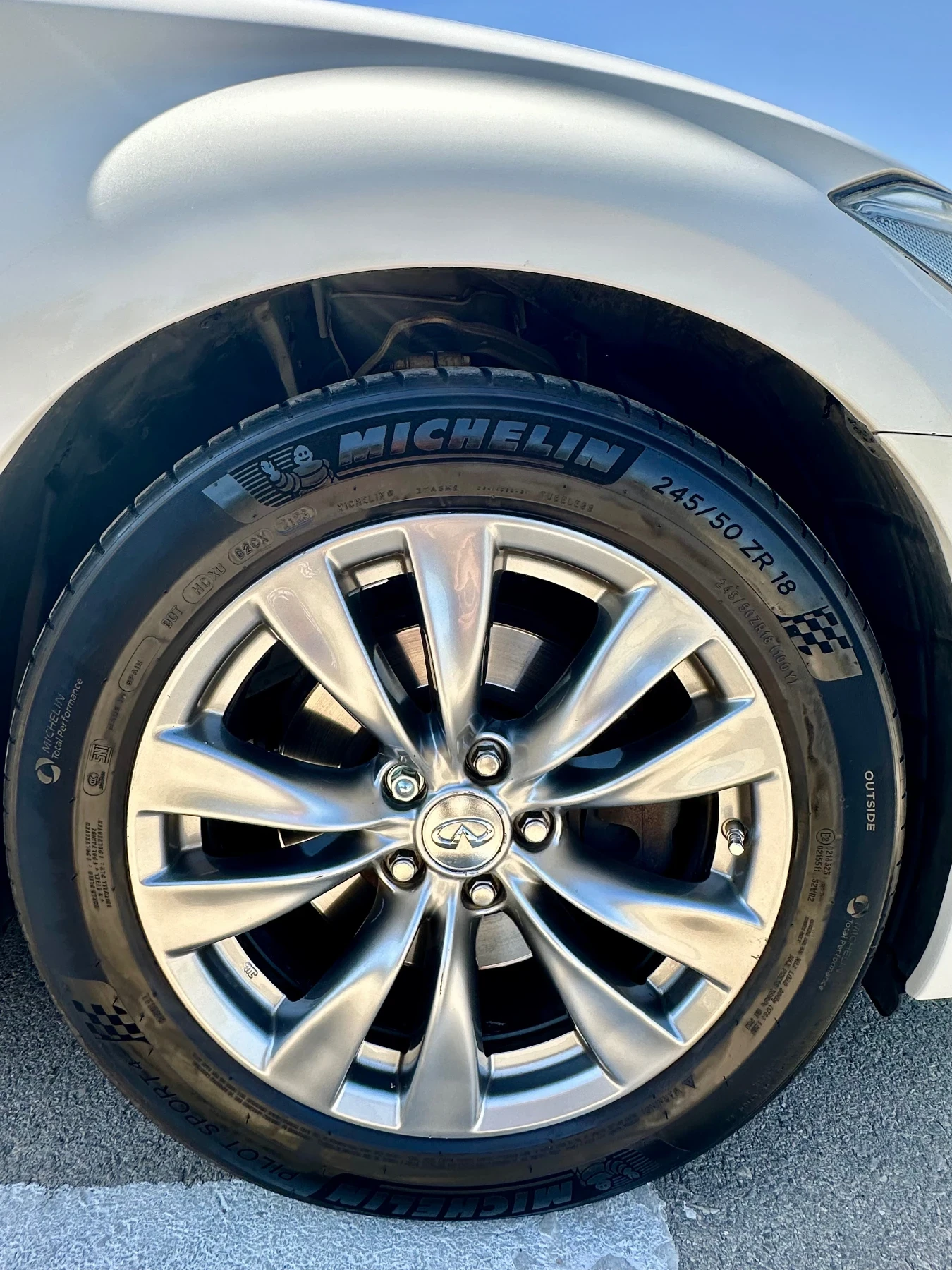 Infiniti M M35H Hybrid - изображение 4