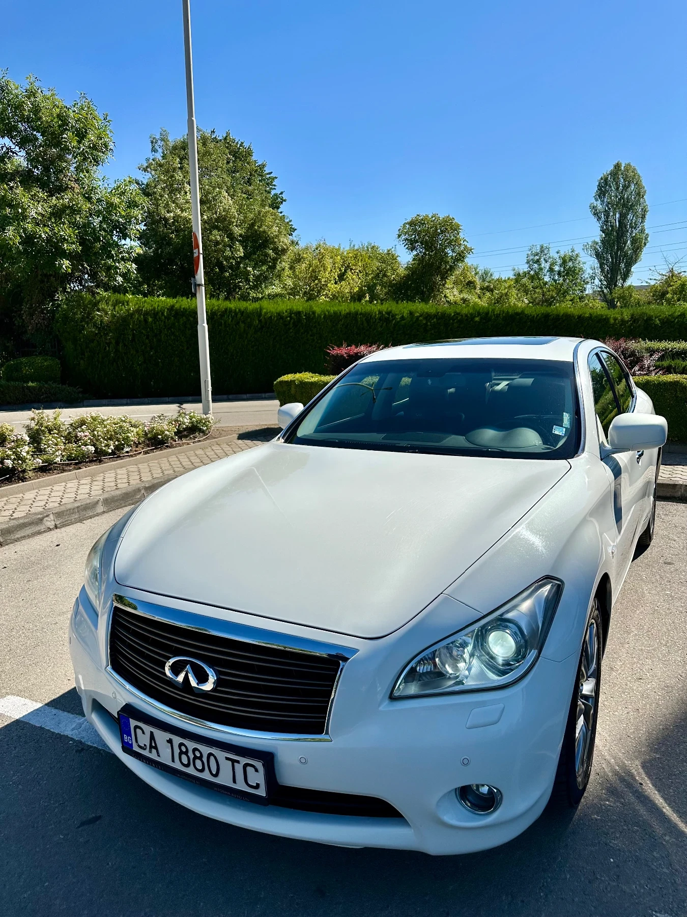 Infiniti M M35H Hybrid - изображение 2