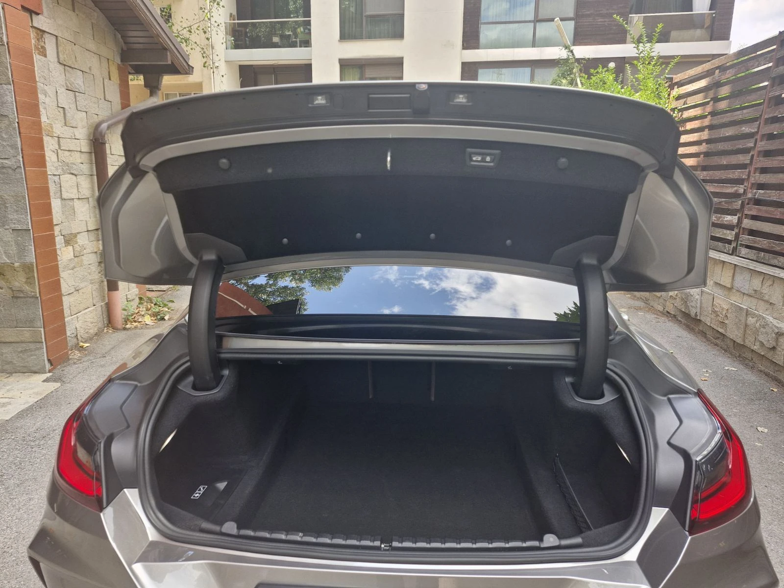 BMW M8 xDrive Gran Coupe Competition Carbon Keramik B&W | Mobile.bg   16