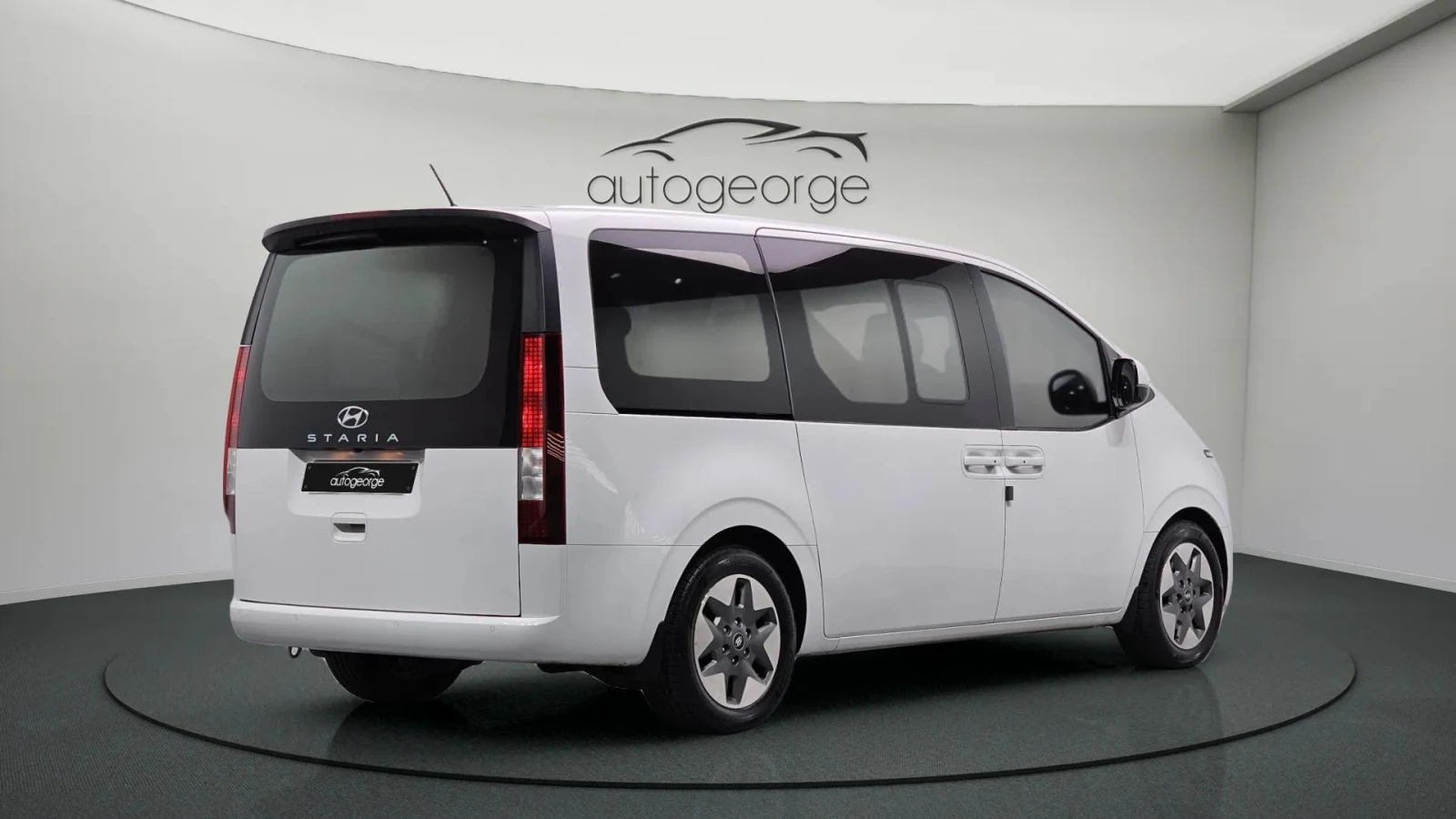 Hyundai Staria L3.5 Tourer 9seater autogeorge.com - изображение 2