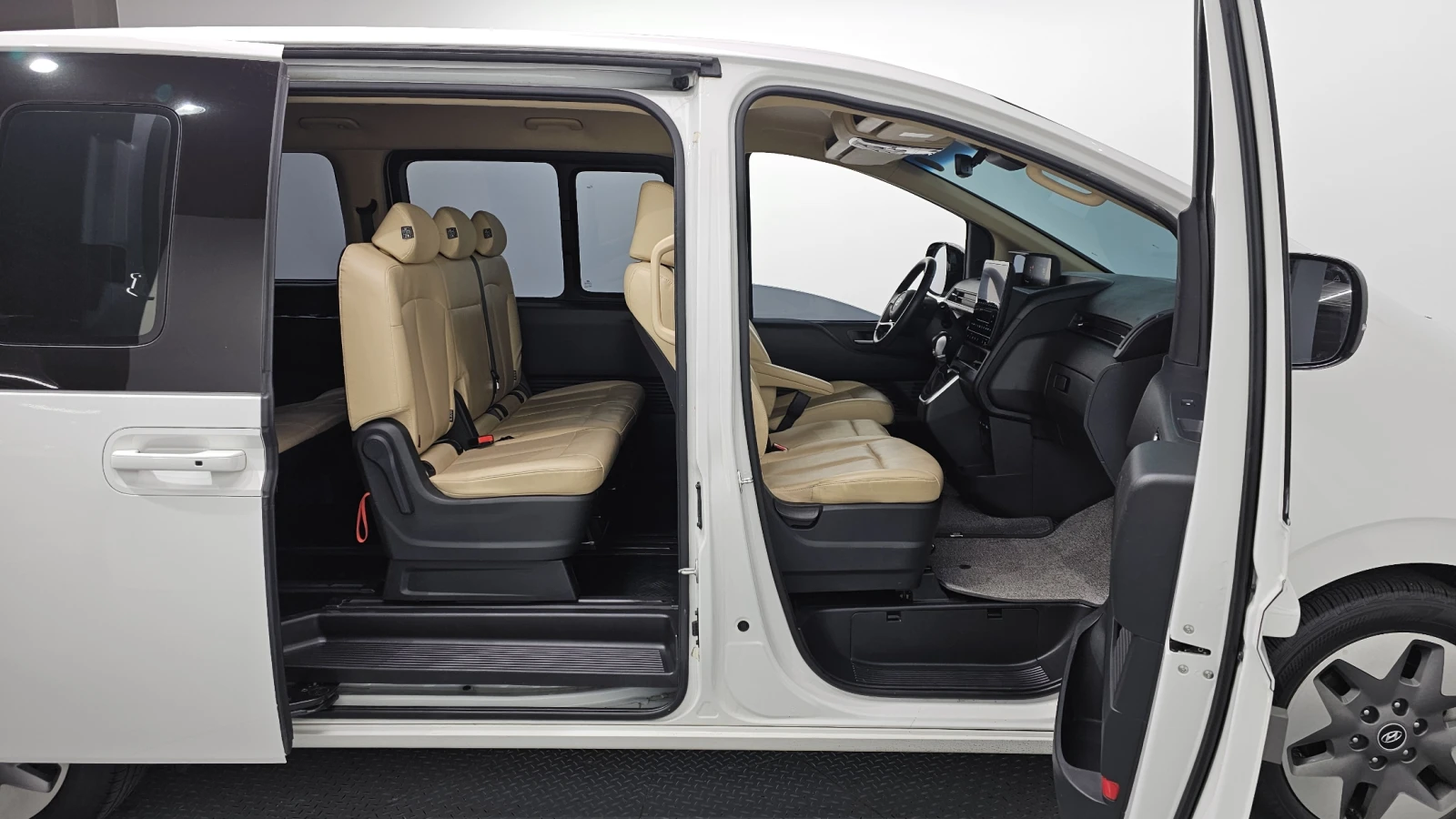 Hyundai Staria L3.5 Tourer 9seater autogeorge.com - изображение 10