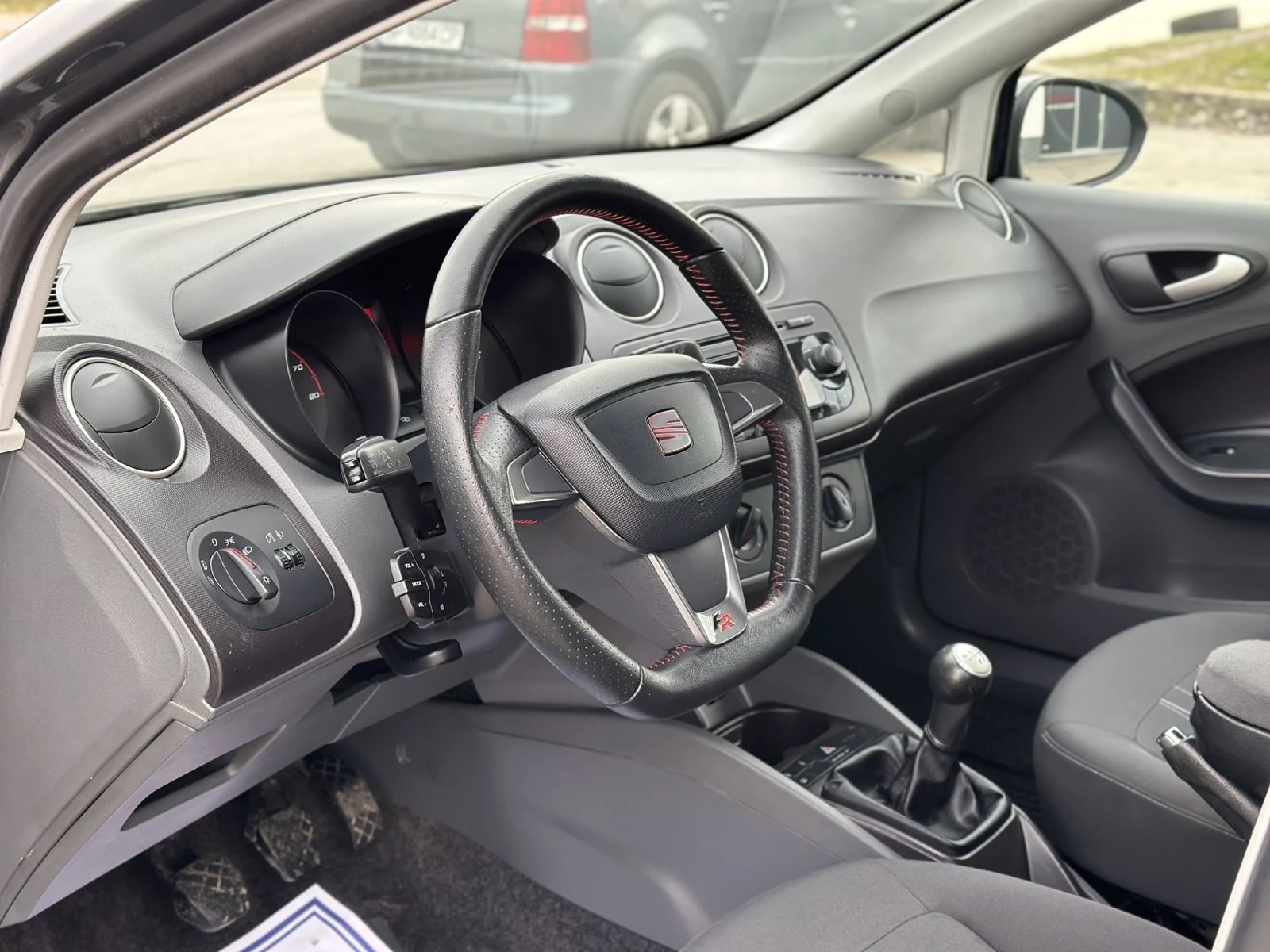 Seat Ibiza 1.2i * Климатик* FR*  - изображение 7