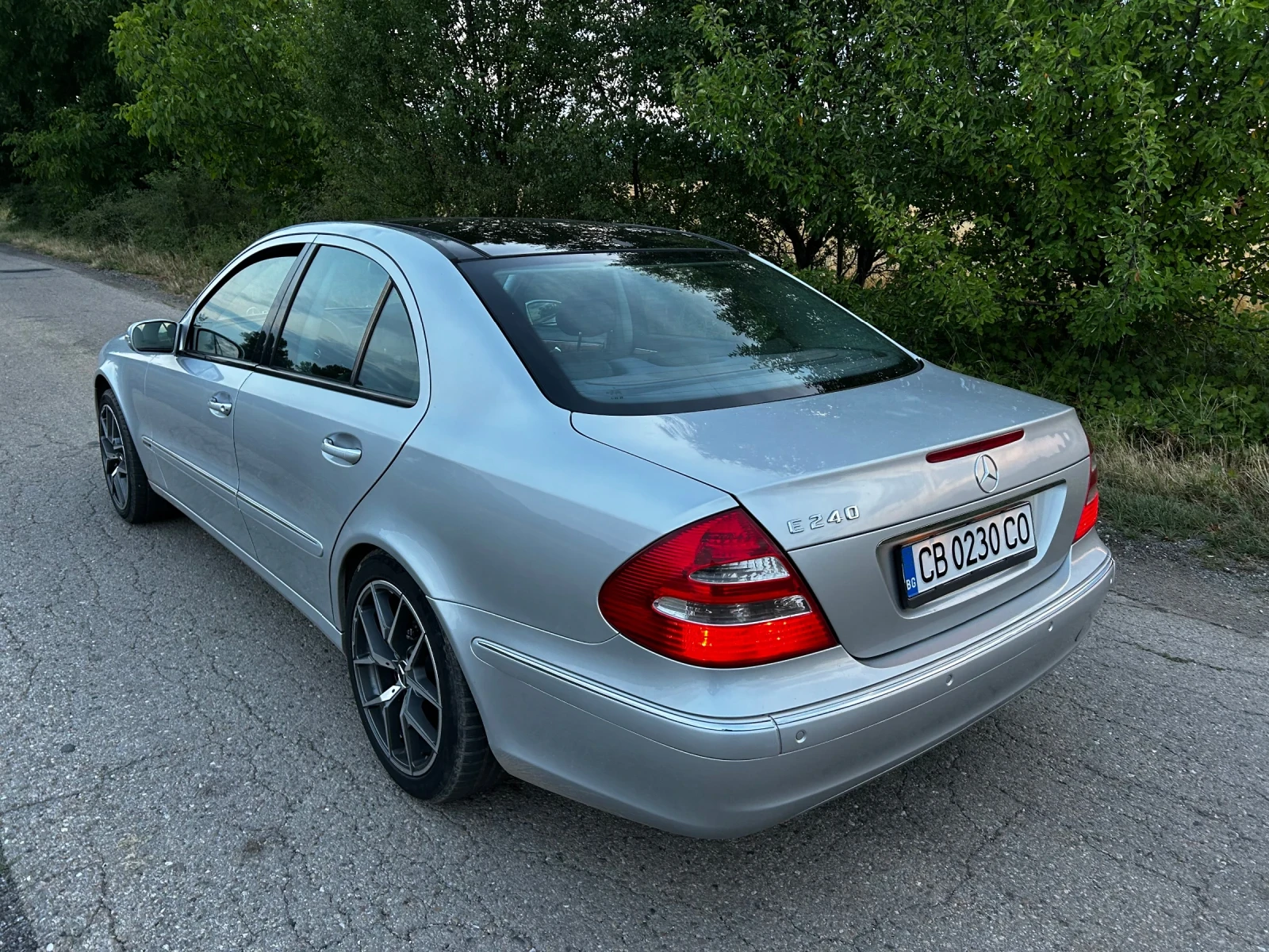 Mercedes-Benz E 240 2.6 v6 177 Бензин/ГАЗ, снимка 3 - Автомобили и джипове - 53715569