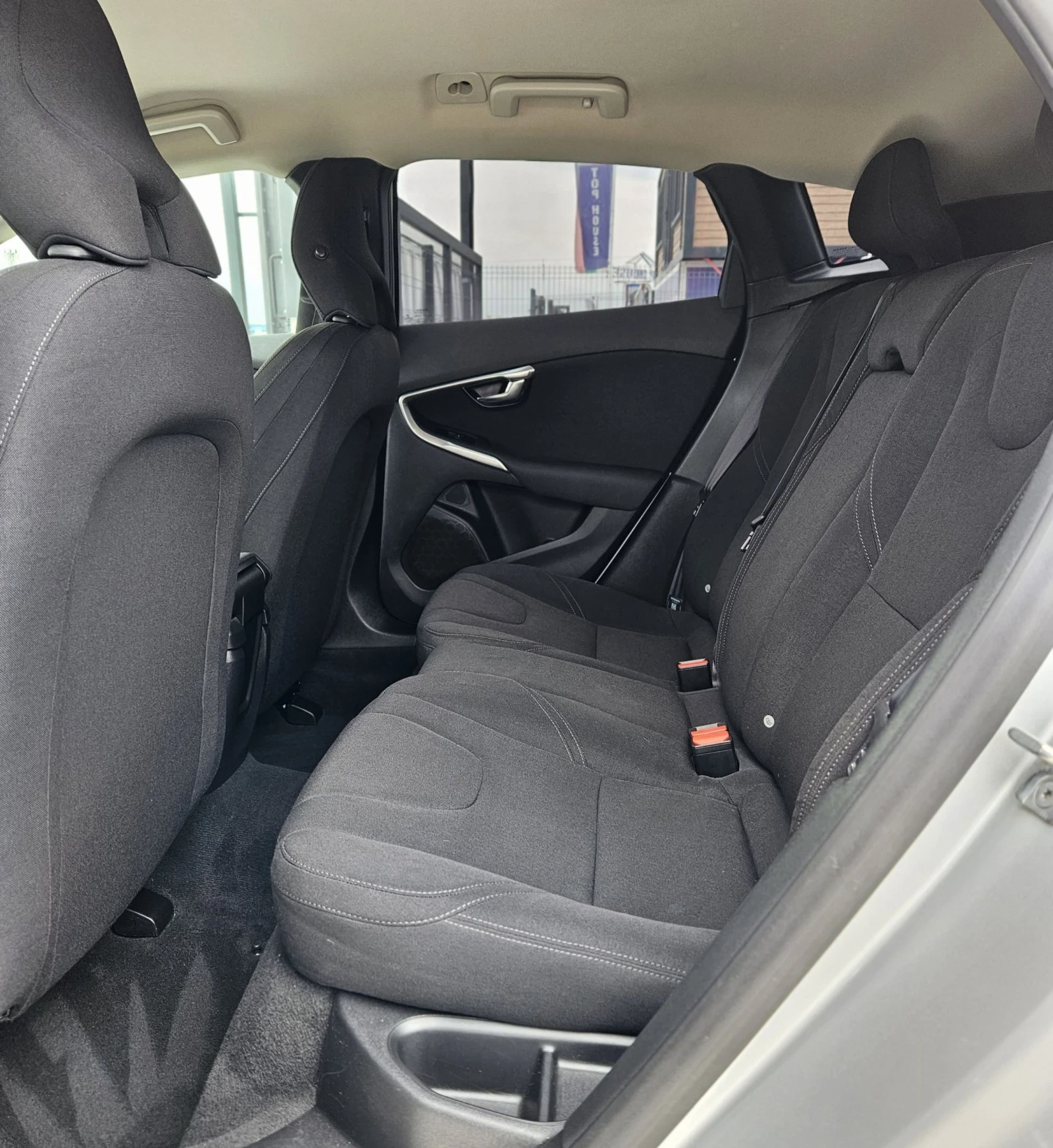 Volvo V40 Капарирана/Продадена , снимка 13 - Автомобили и джипове - 53918139