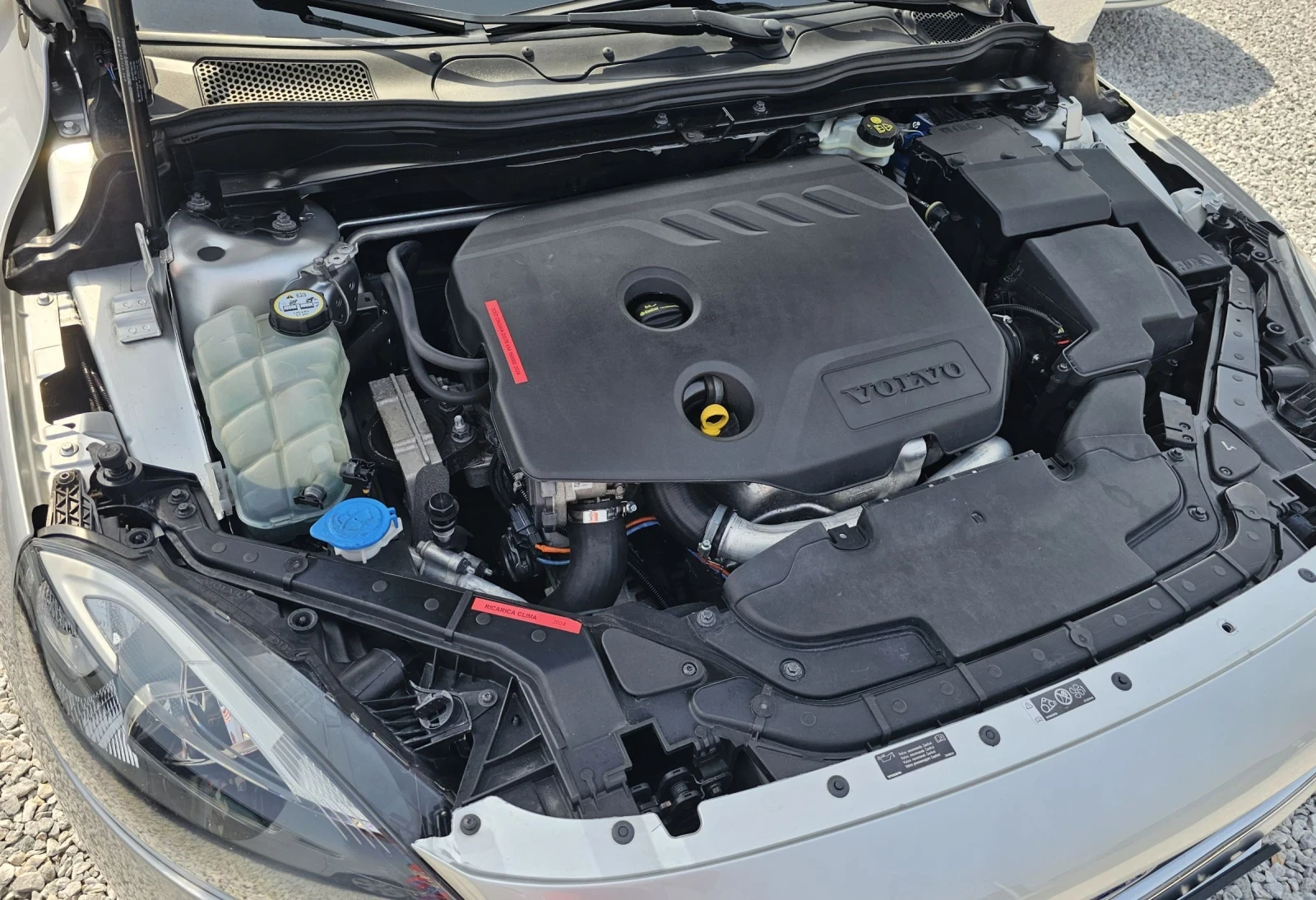 Volvo V40 Капарирана/Продадена , снимка 15 - Автомобили и джипове - 53918139