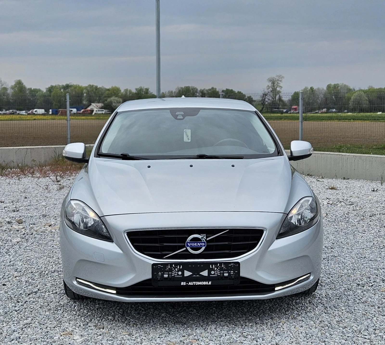 Volvo V40 Капарирана/Продадена , снимка 2 - Автомобили и джипове - 53918139