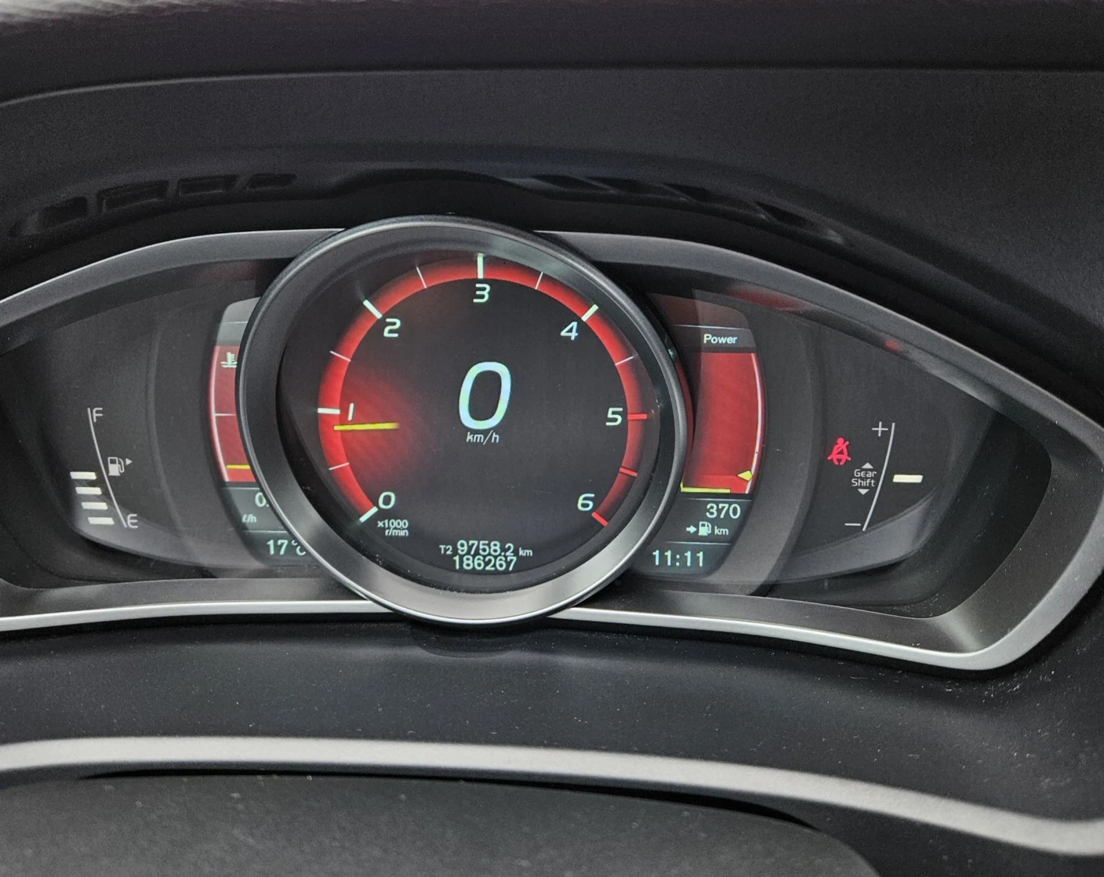 Volvo V40 Капарирана/Продадена , снимка 14 - Автомобили и джипове - 53918139