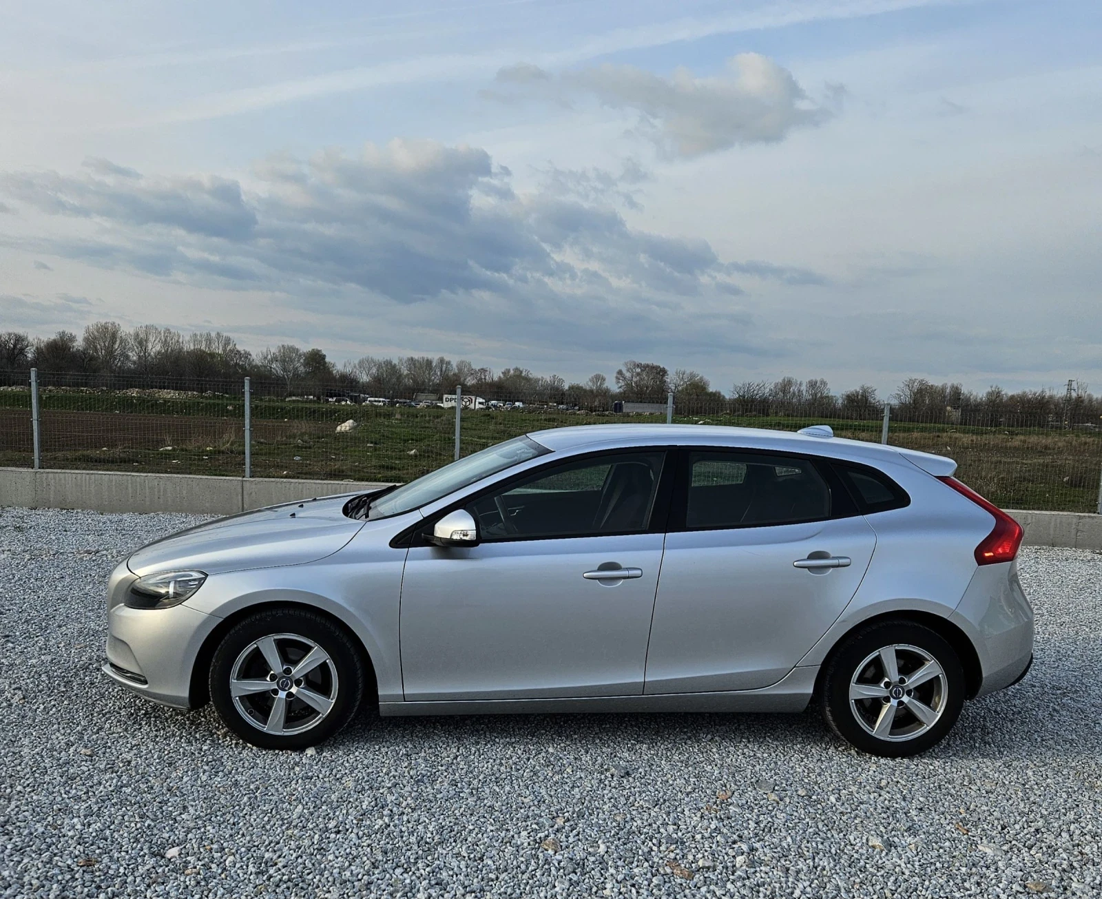 Volvo V40, снимка 8 - Автомобили и джипове - 53918139