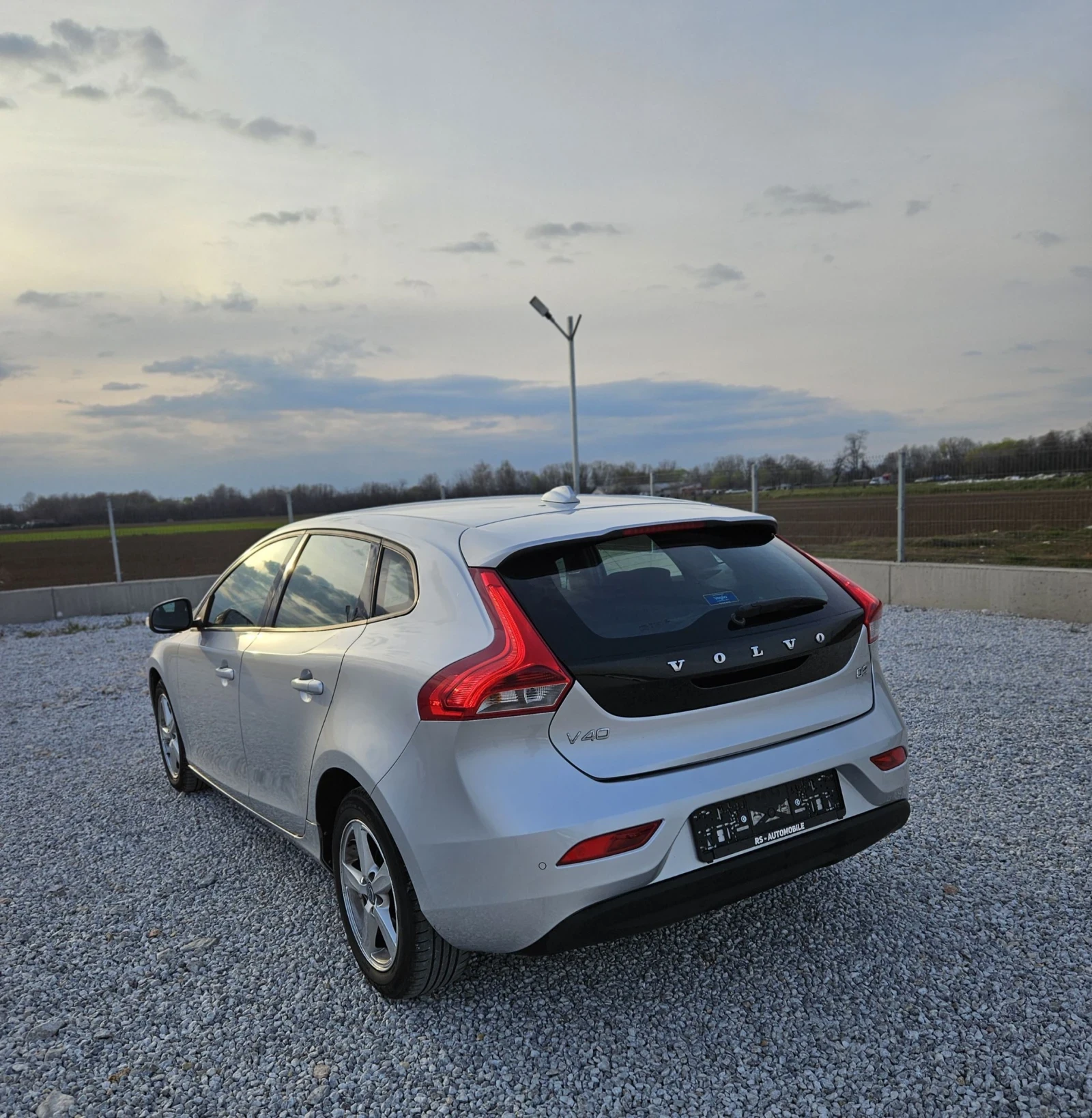 Volvo V40, снимка 4 - Автомобили и джипове - 53918139