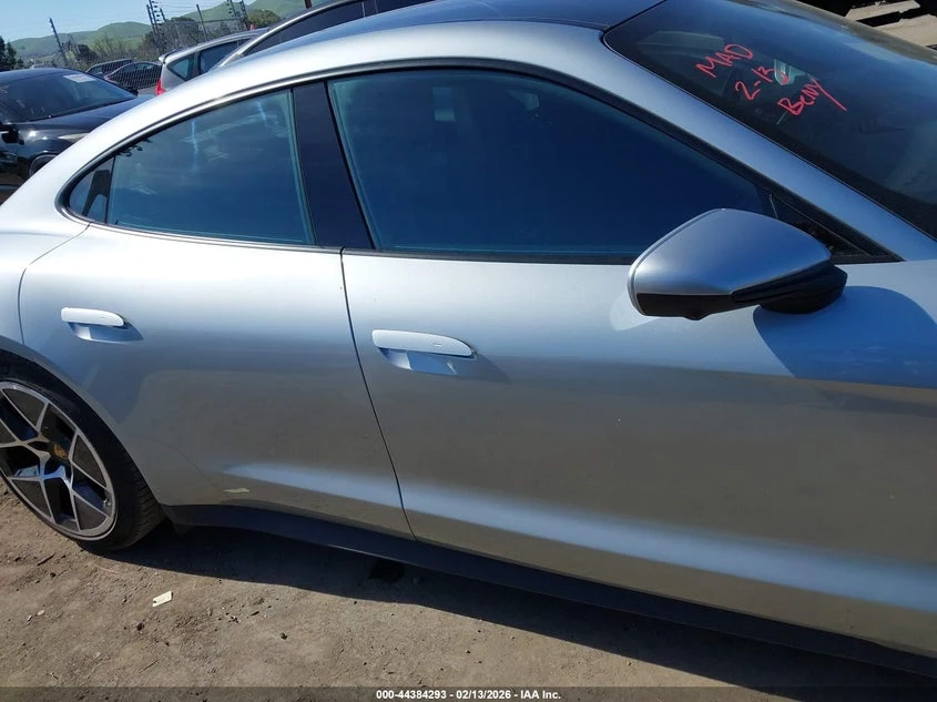 Porsche Taycan 4, снимка 13 - Автомобили и джипове - 54379012