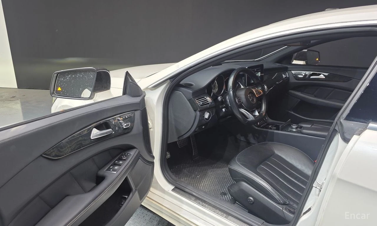 Mercedes-Benz CLS 400 AMG PACK* PANO* КОЖА* ПОДГРЕВ* ОБДУХВАНЕ* НАВИГАЦИ, снимка 8 - Автомобили и джипове - 54567227