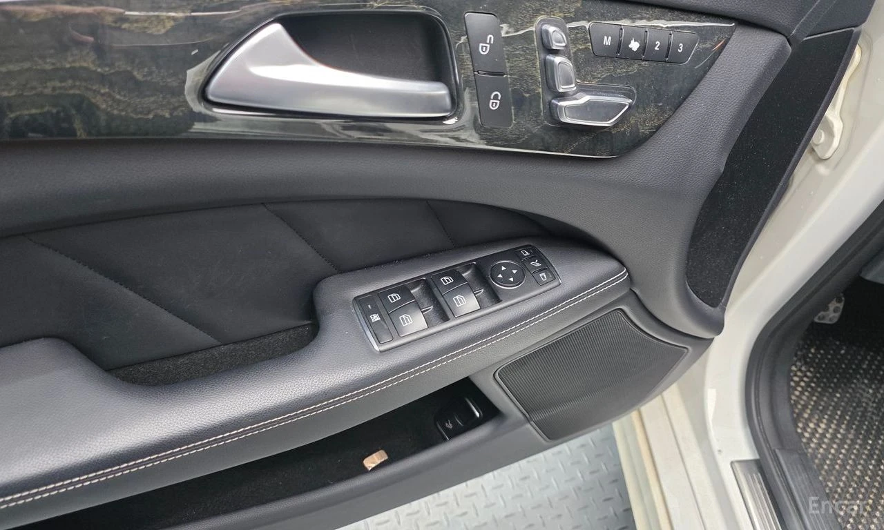 Mercedes-Benz CLS 400 AMG PACK* PANO* КОЖА* ПОДГРЕВ* ОБДУХВАНЕ* НАВИГАЦИ, снимка 11 - Автомобили и джипове - 54567227