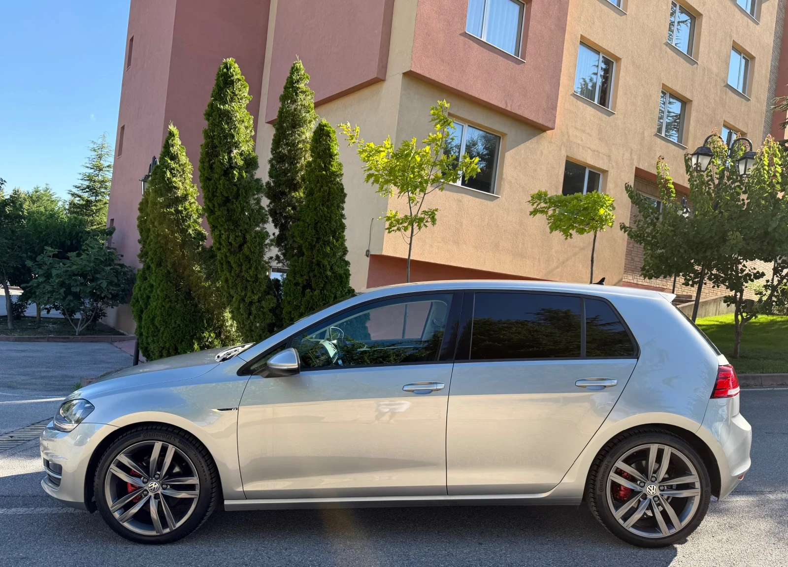 VW Golf R-Line/2.0TDI/DSG/Digital/Масаж/Дистроник/Carplay/, снимка 2 - Автомобили и джипове - 55287183