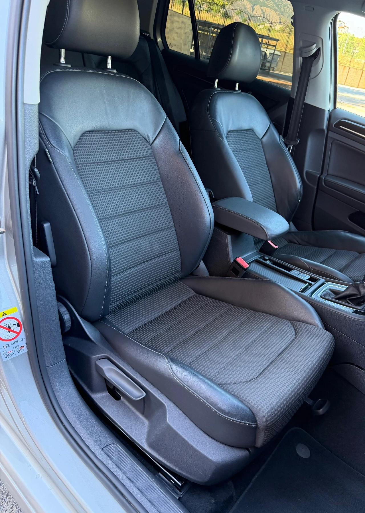 VW Golf R-Line/2.0TDI/DSG/Digital/Масаж/Дистроник/Carplay/, снимка 10 - Автомобили и джипове - 55287183