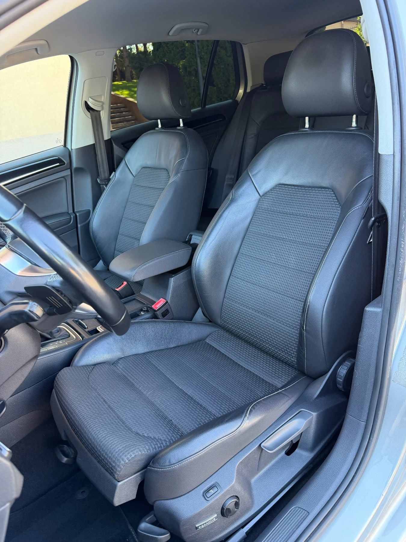 VW Golf R-Line/2.0TDI/DSG/Digital/Масаж/Дистроник/Carplay/, снимка 9 - Автомобили и джипове - 55287183