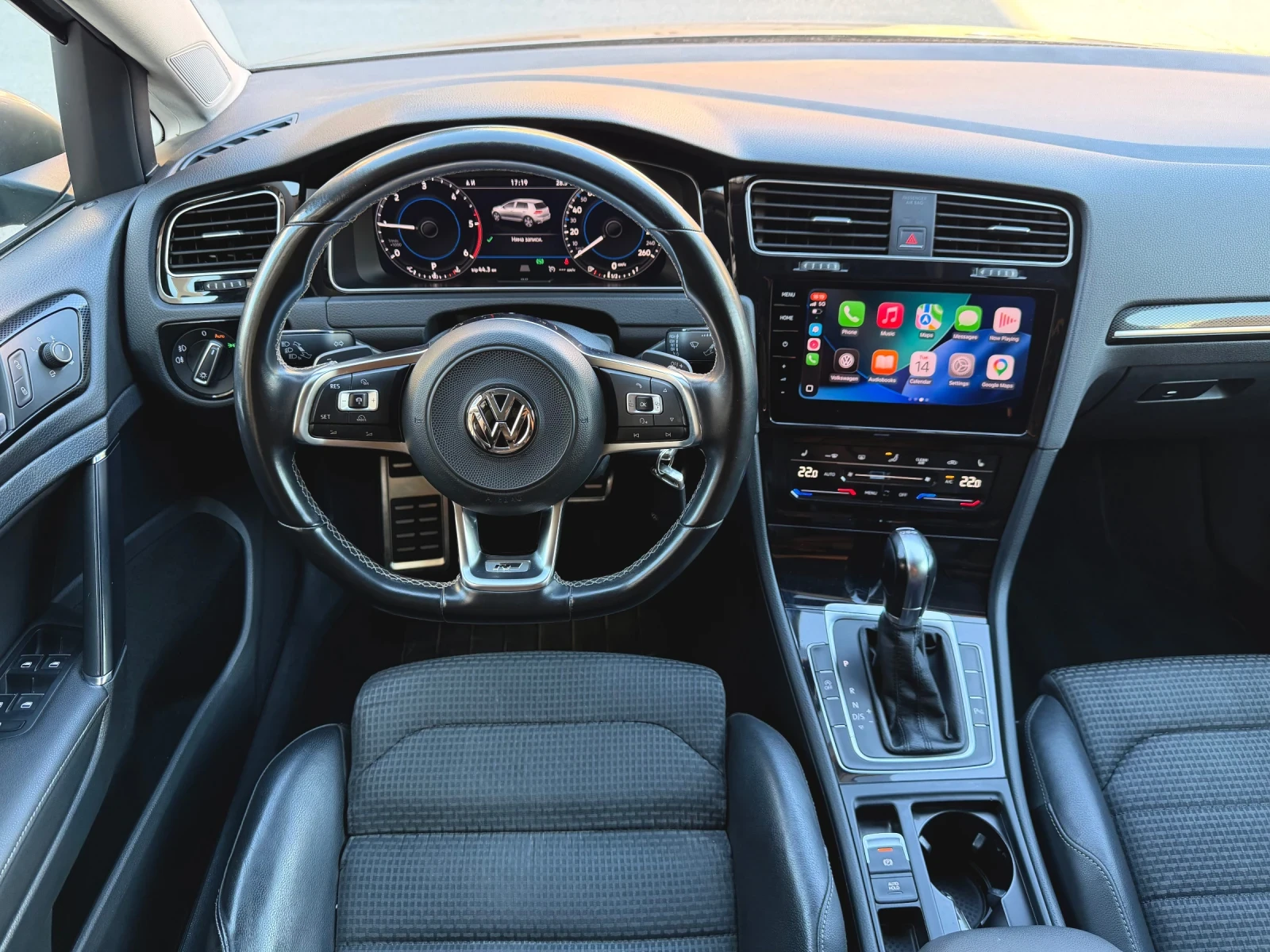 VW Golf R-Line/2.0TDI/DSG/Digital/Масаж/Дистроник/Carplay/, снимка 8 - Автомобили и джипове - 55287183