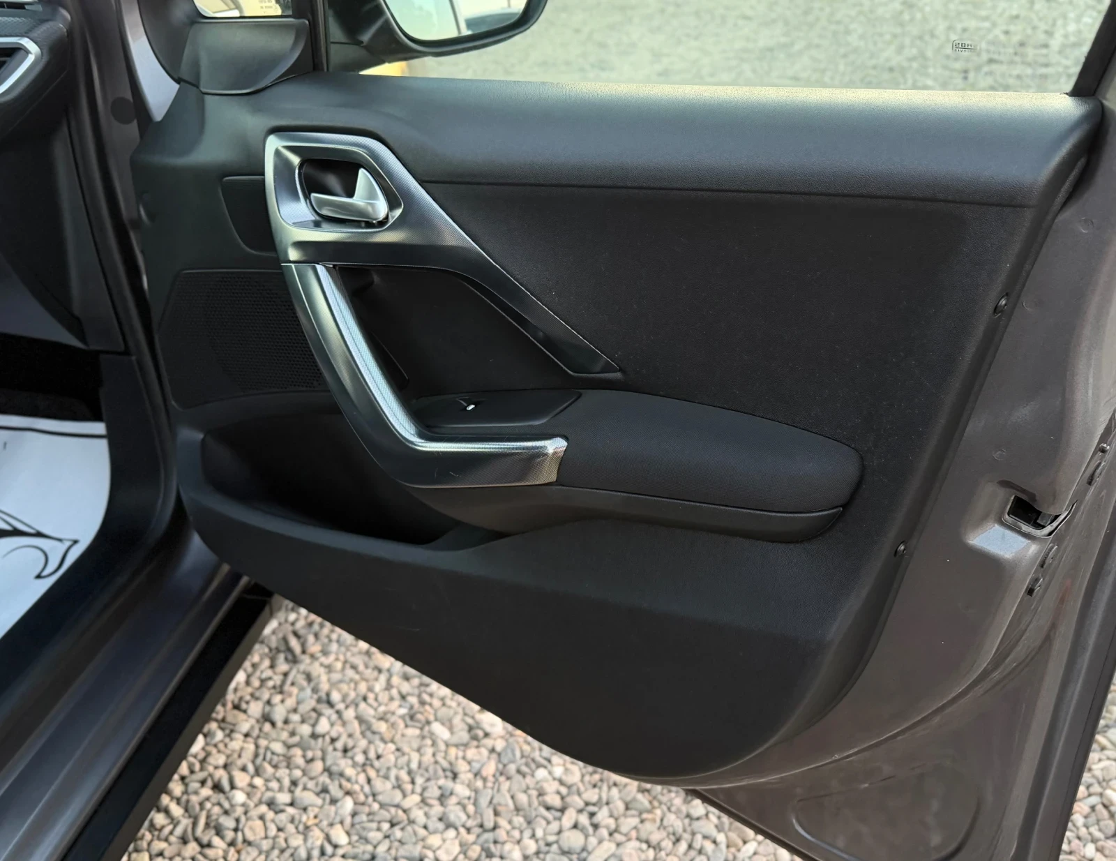 Peugeot 2008 1.6e-Hdi 115кс * ALLURE* 6ск, снимка 12 - Автомобили и джипове - 55486705