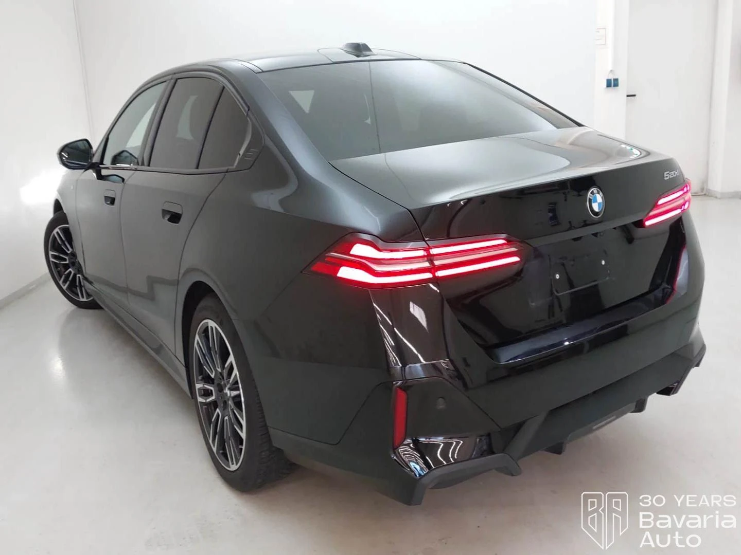 BMW 520 d M Sport Paket Steptronic, снимка 2 - Автомобили и джипове - 56037177