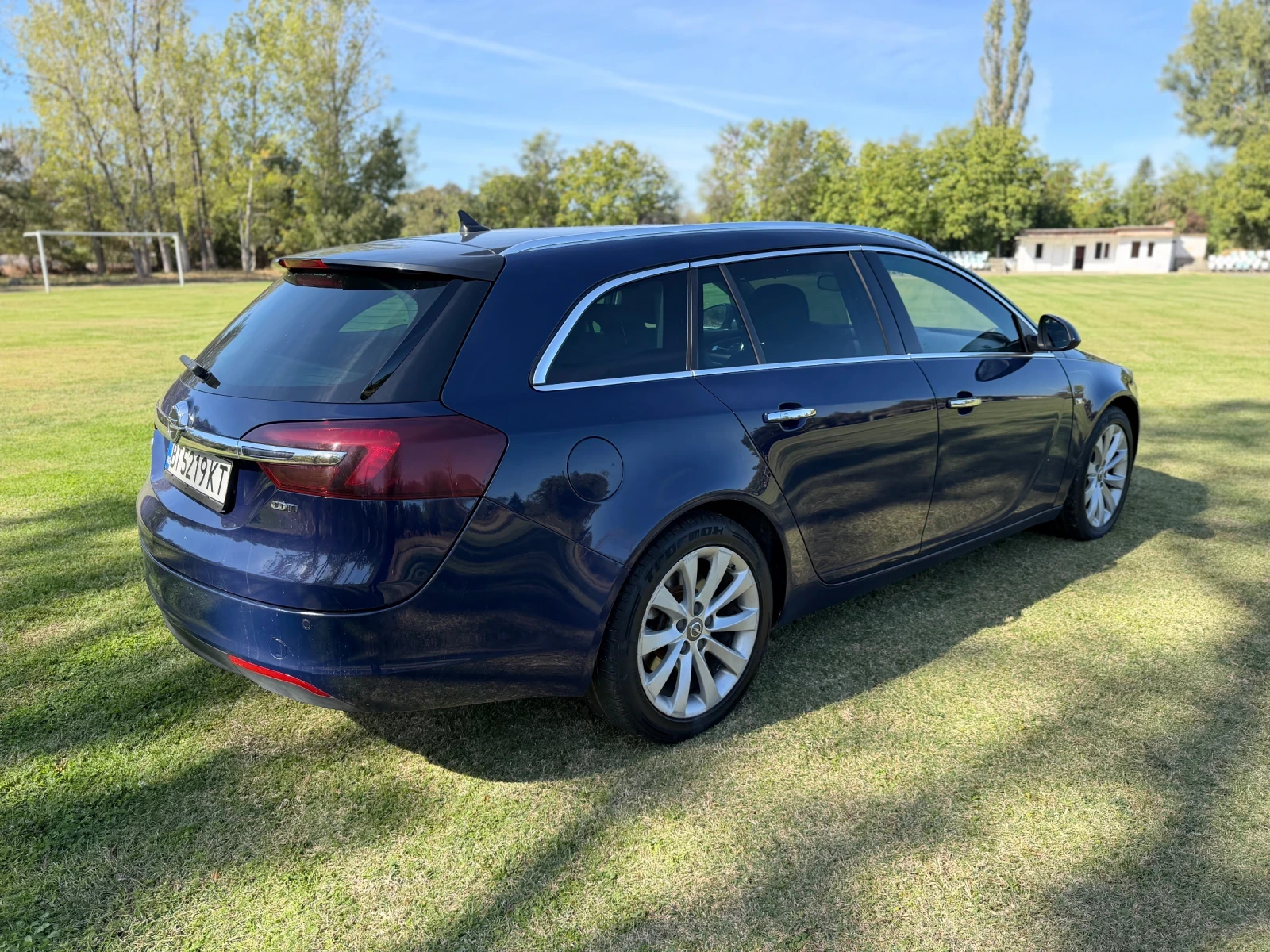 Opel Insignia Sports tourer, снимка 3 - Автомобили и джипове - 56343523