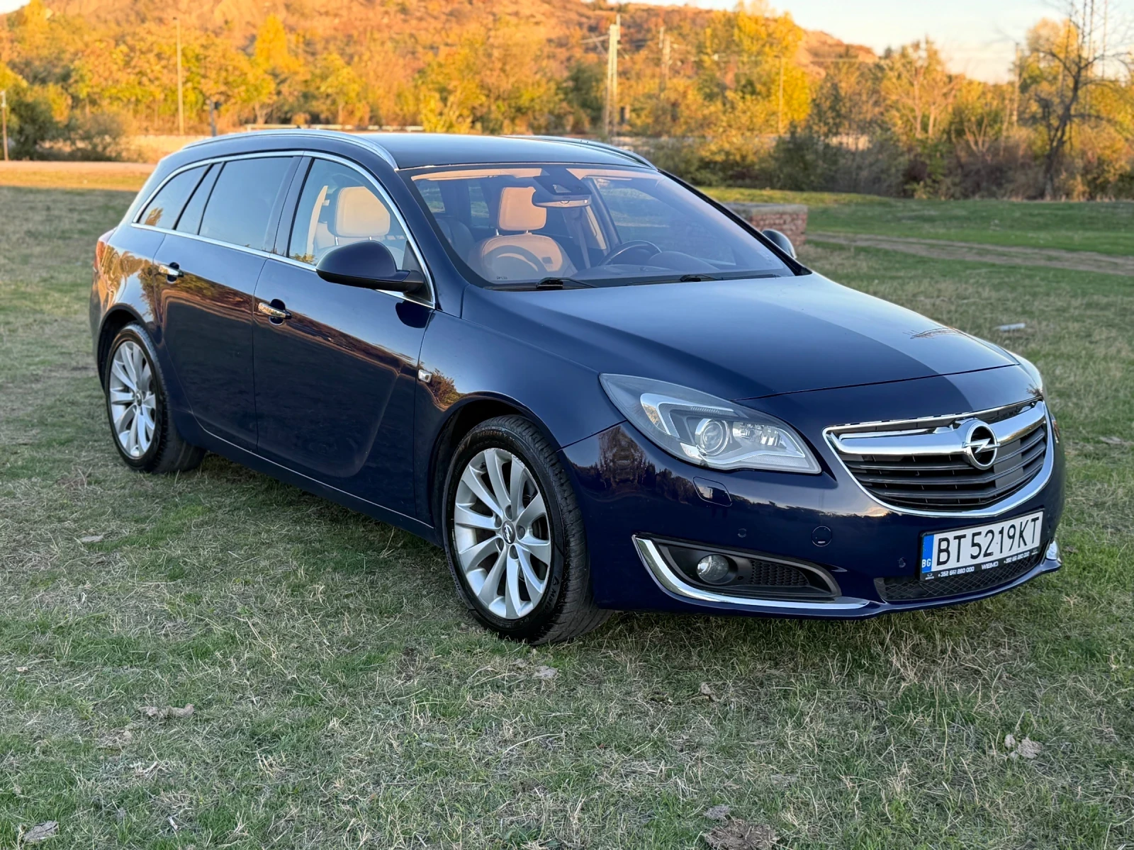 Opel Insignia Sports tourer, снимка 2 - Автомобили и джипове - 56535673