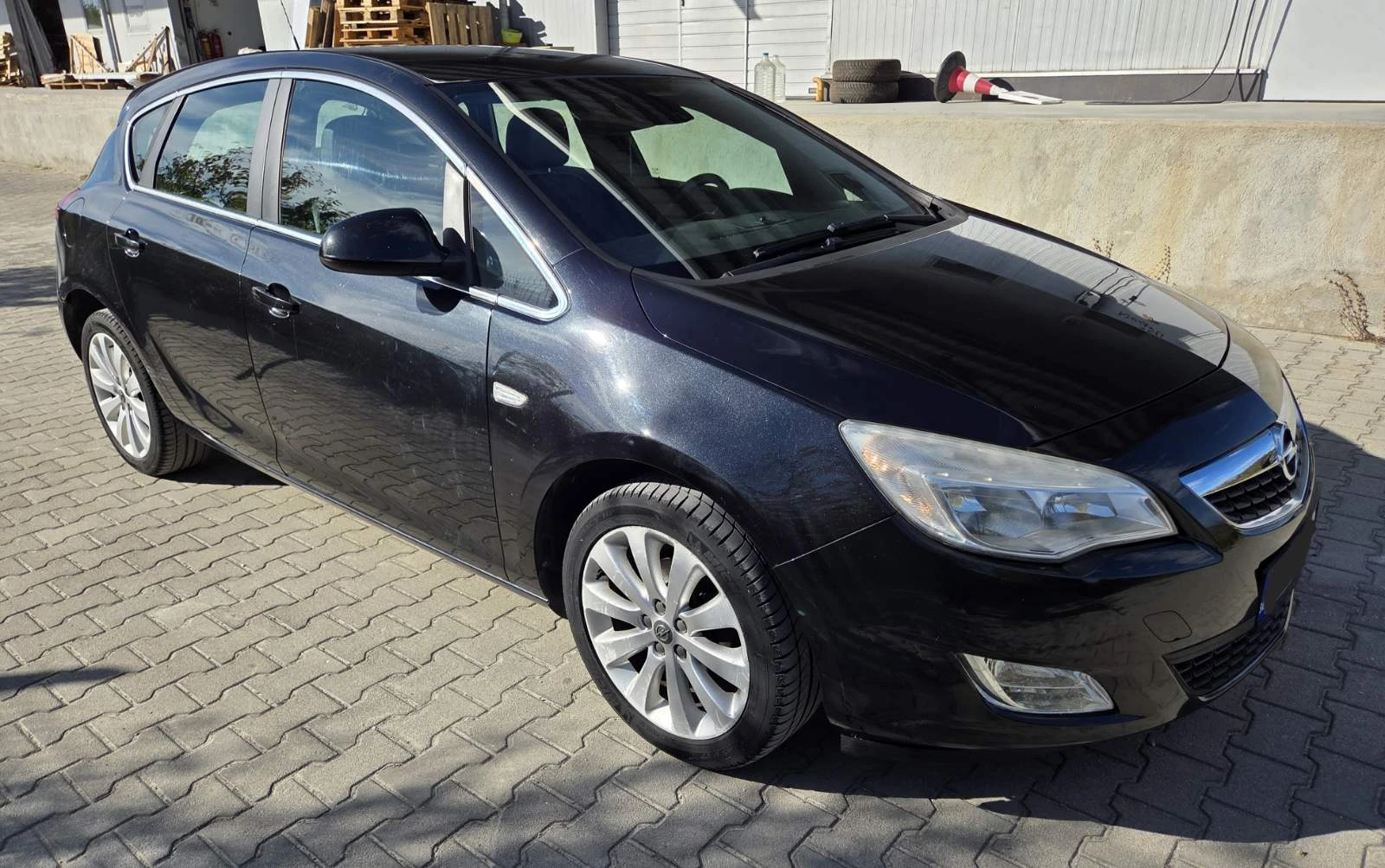 Opel Astra J 1.4 Turbo BiFuel, снимка 2 - Автомобили и джипове - 56649795