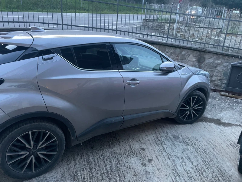 Toyota C-HR 1.8 хибрид , снимка 4 - Автомобили и джипове - 39674077