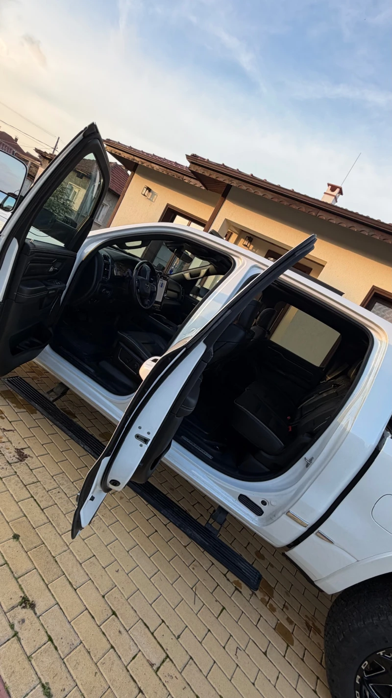 Dodge RAM 1500, снимка 11 - Автомобили и джипове - 52568177