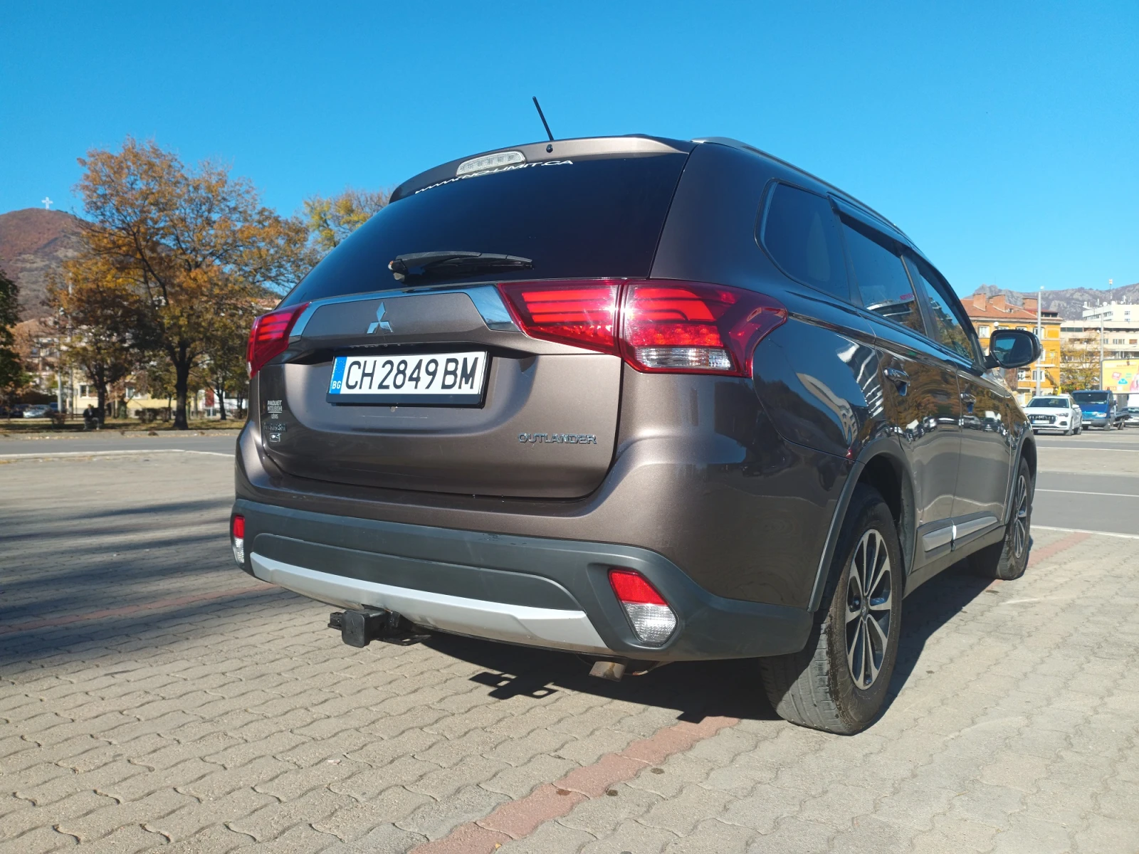 Mitsubishi Outlander SE/SEL 3.0 V6 AWC 7-местен - изображение 4