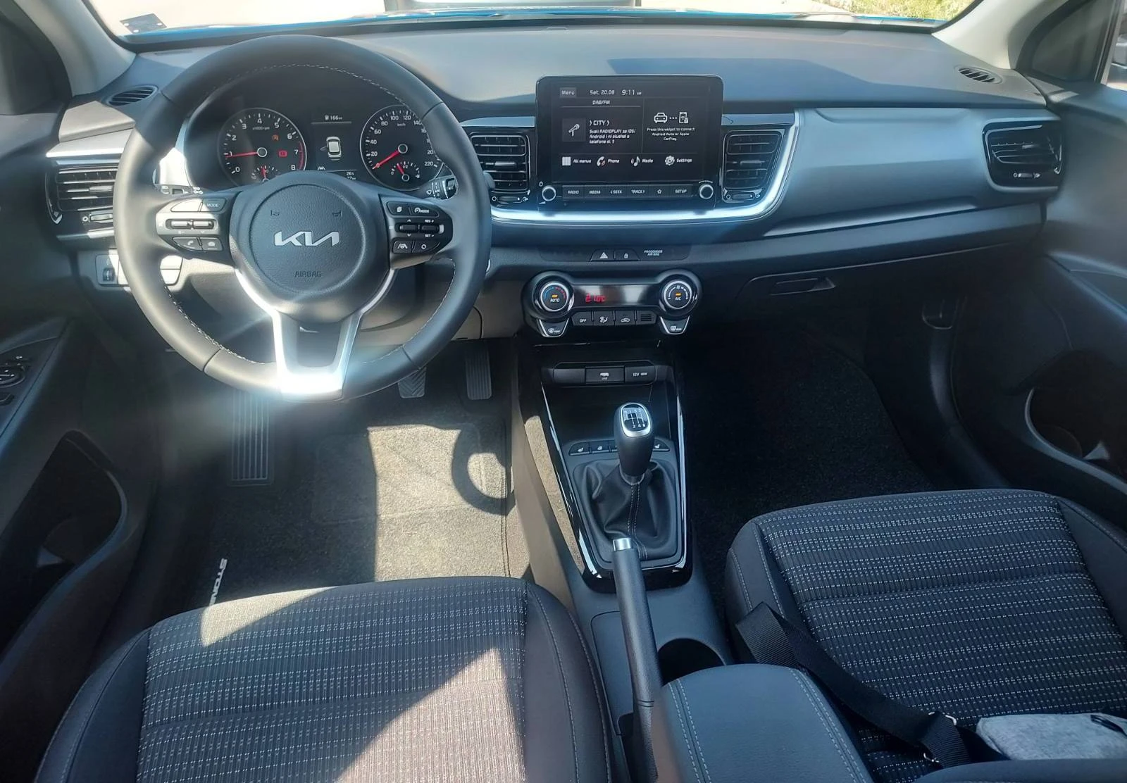 Kia Stonic, снимка 3 - Автомобили и джипове - 54945449