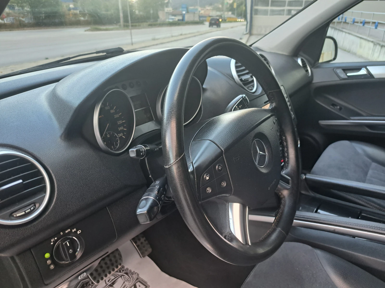 Mercedes-Benz ML 320 4matic, снимка 11 - Автомобили и джипове - 56075209