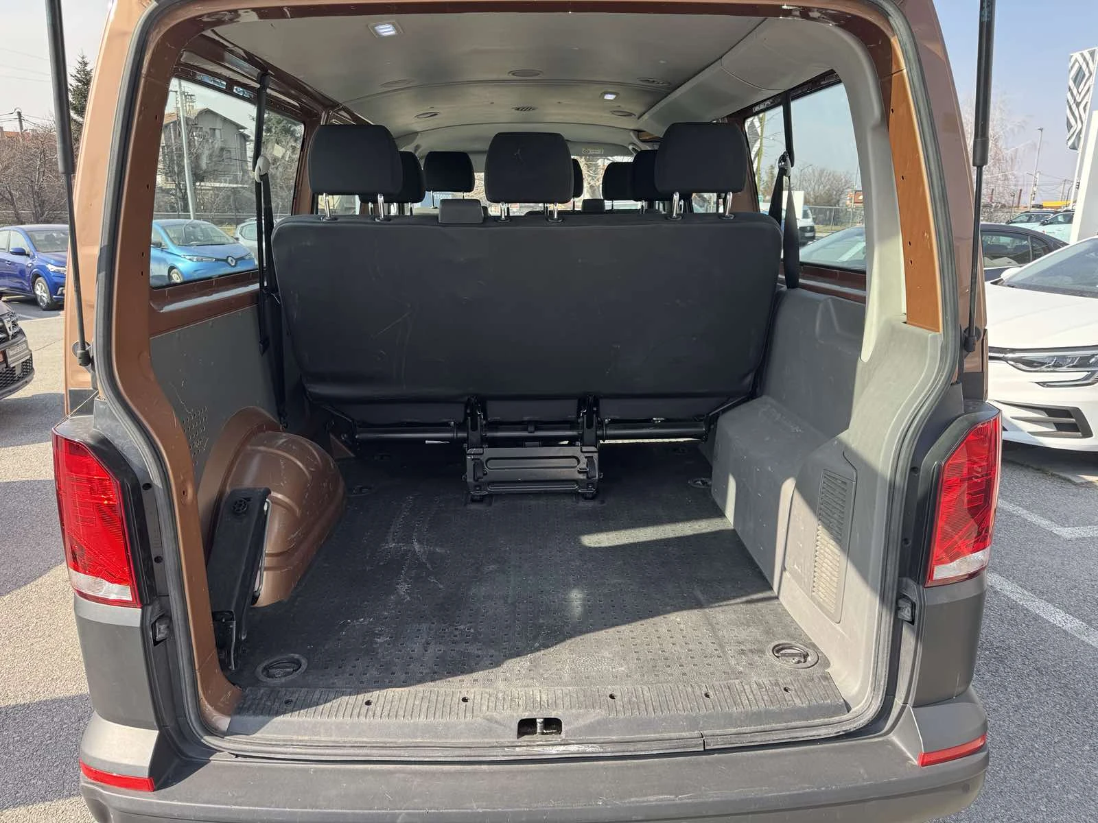 VW Transporter 2.0TDI, снимка 11 - Бусове и автобуси - 53708790