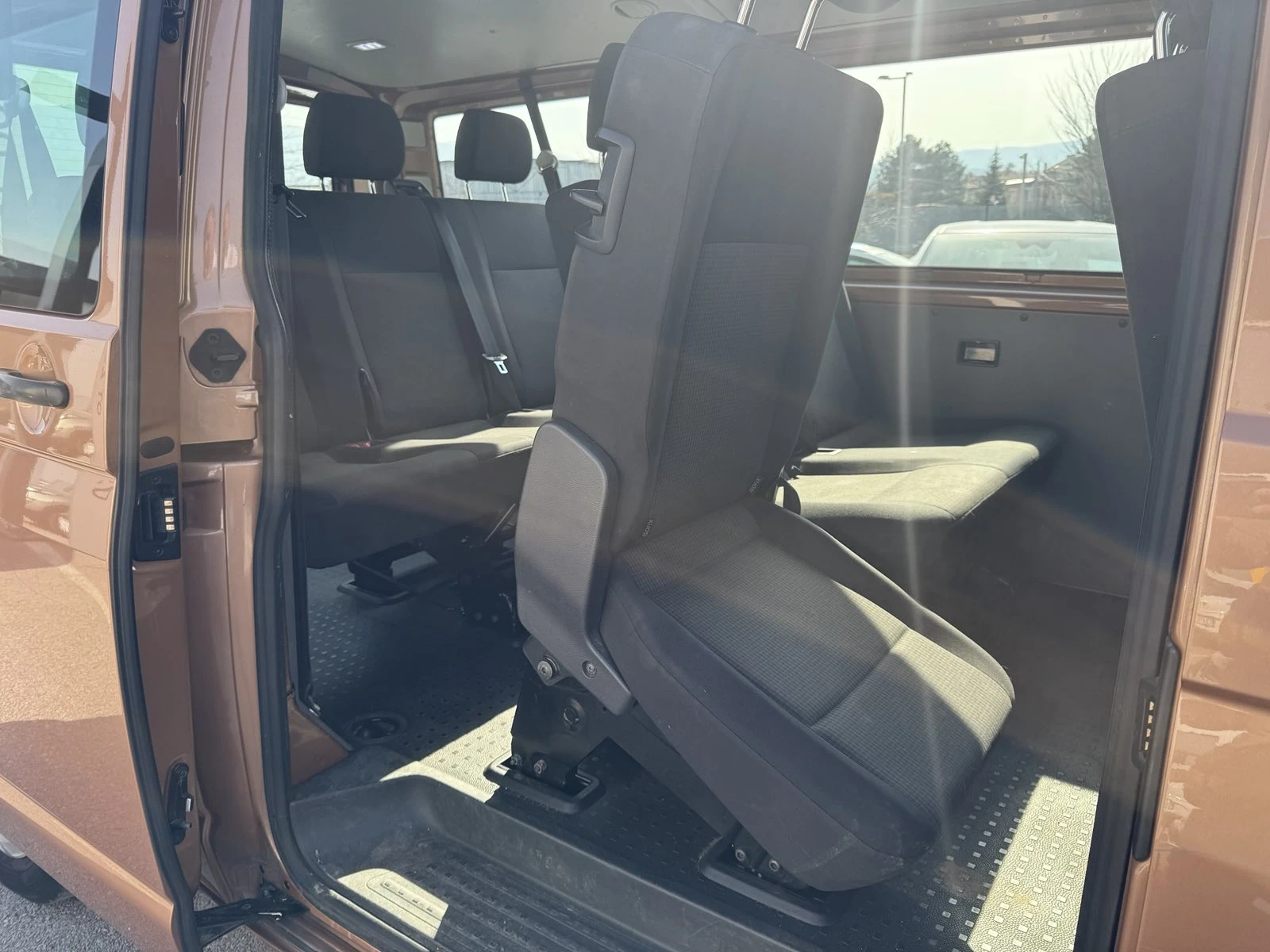 VW Transporter 2.0TDI - изображение 10