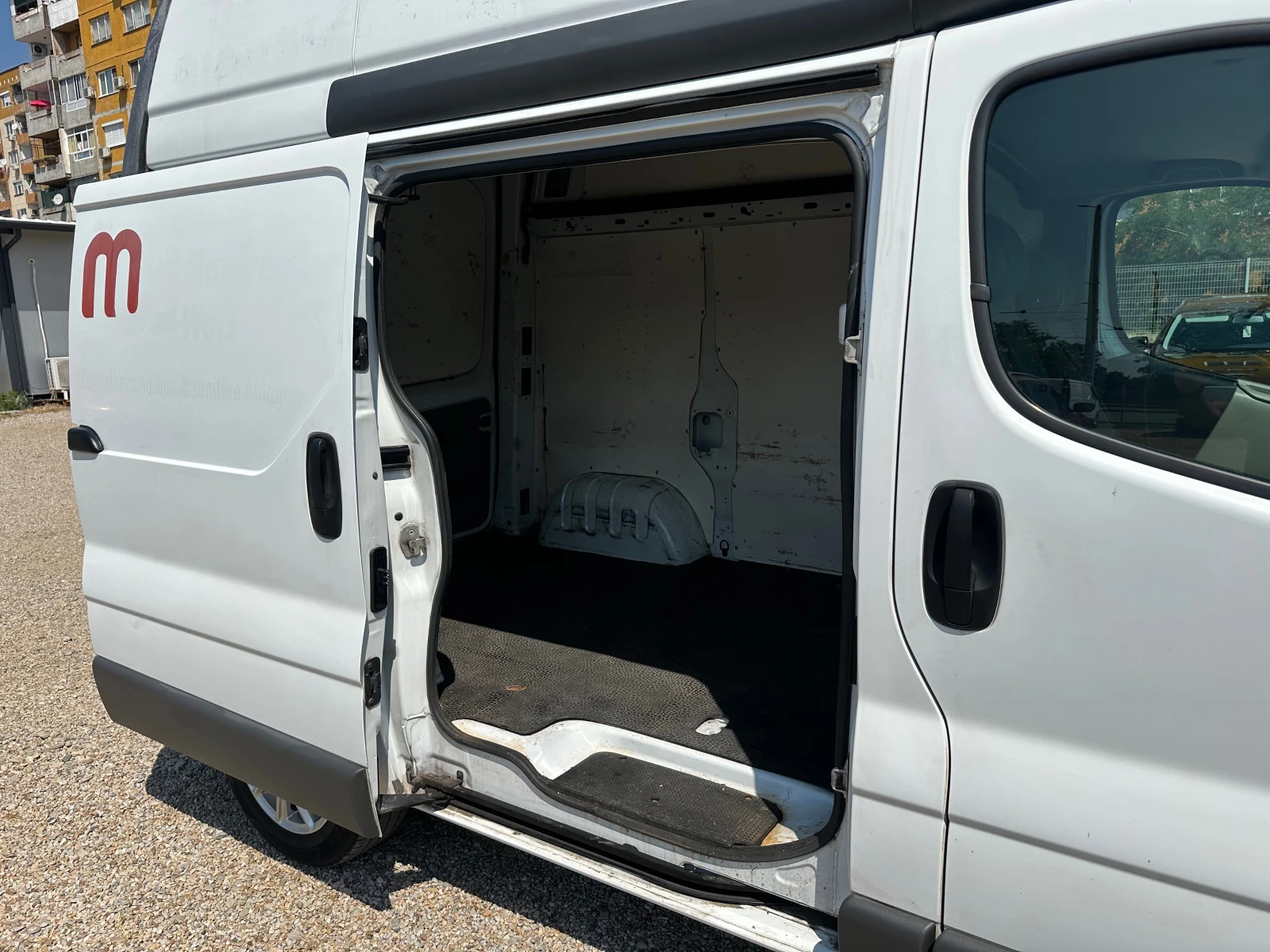 Renault Trafic 2.0 dci, снимка 13 - Бусове и автобуси - 55610265