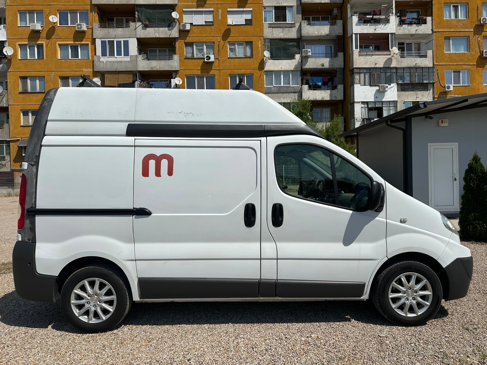 Renault Trafic 2.0 dci, снимка 8 - Бусове и автобуси - 55610265