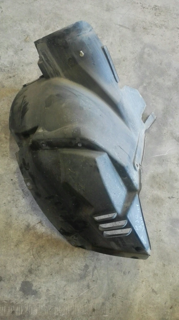 Подкалник преден десен (предна част) Мерцедес А170