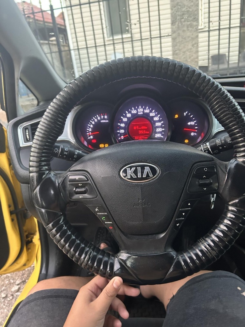 Kia Ceed 1.4, снимка 2 - Автомобили и джипове - 46416105