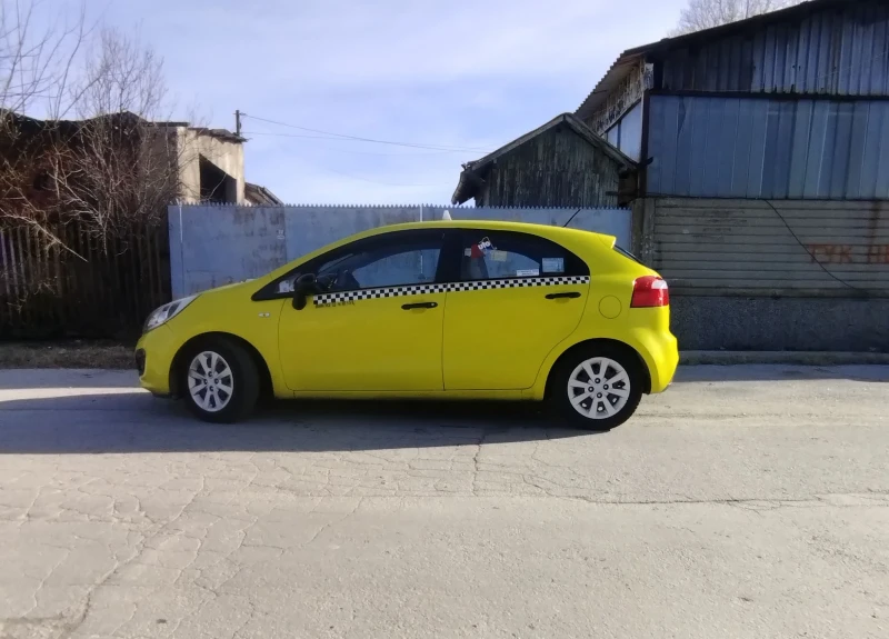 Kia Rio Хечбек , снимка 3 - Автомобили и джипове - 48406245