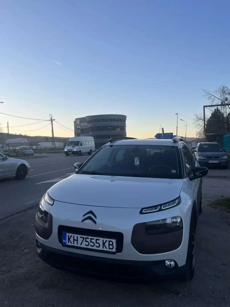 Citroen C4 Cactus Напълно обслужен, снимка 1 - Автомобили и джипове - 49577430