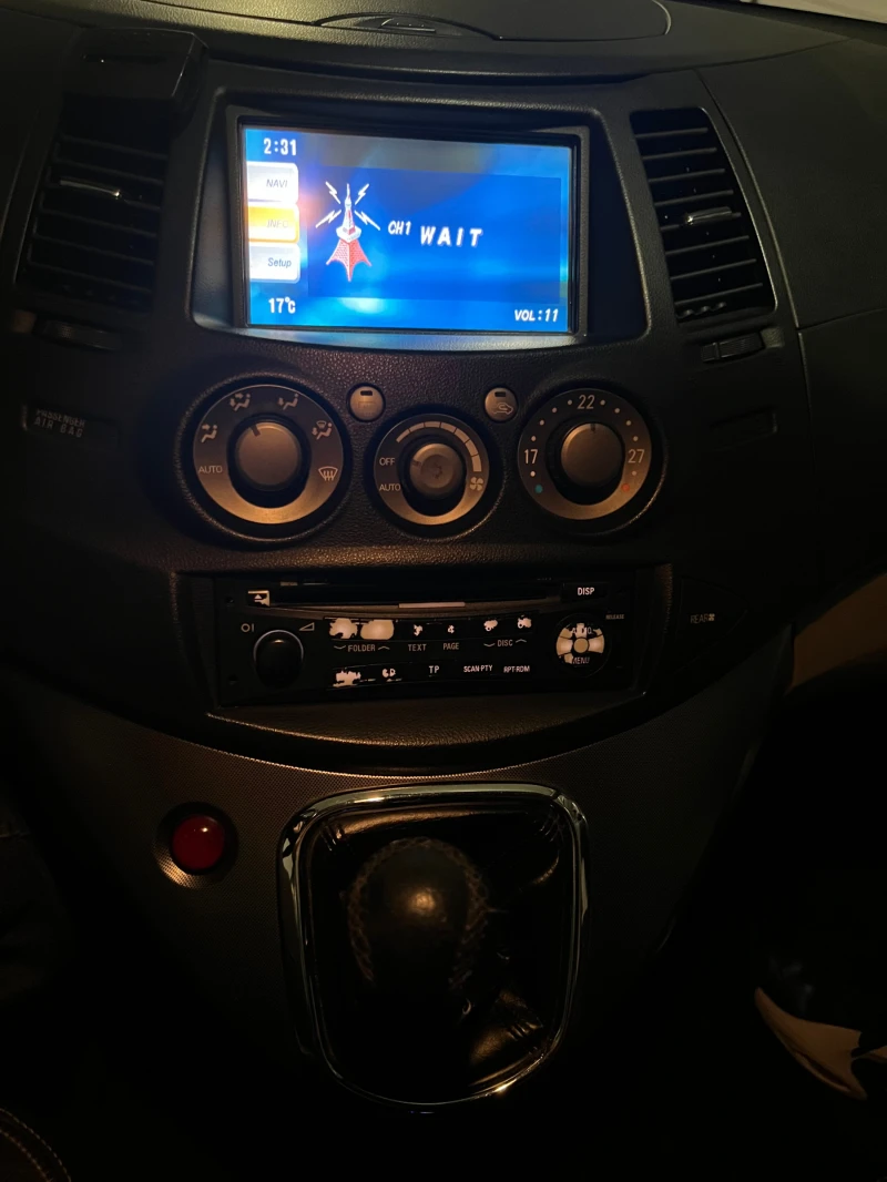 Mitsubishi Grandis 2.0 Di-D, снимка 9 - Автомобили и джипове - 52548886