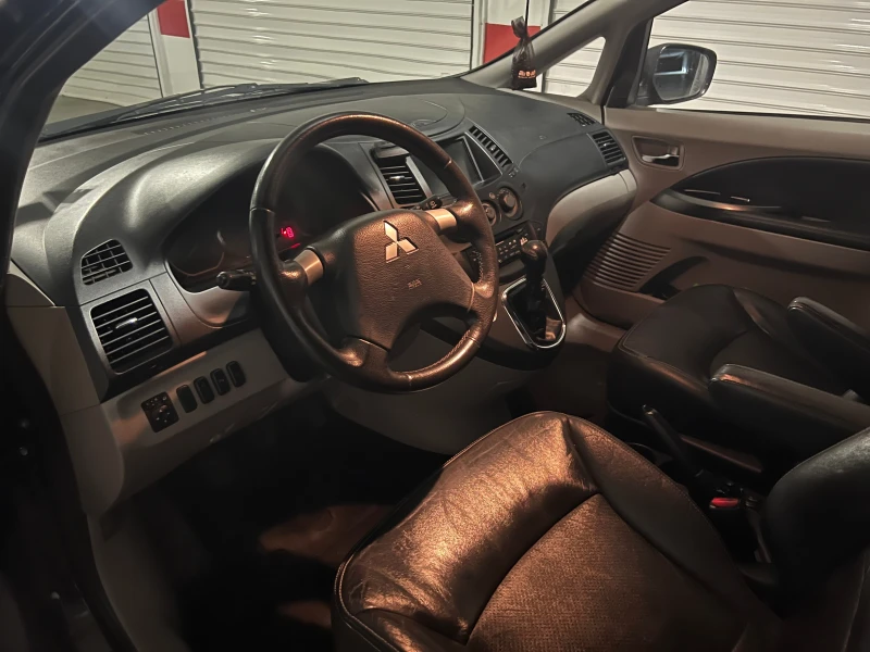 Mitsubishi Grandis 2.0 Di-D, снимка 7 - Автомобили и джипове - 52548886