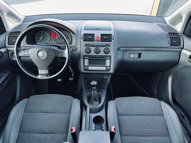 VW Touran 2.0 TDI/6-ск/Ксенон/Парктроник/Теглич, снимка 11 - Автомобили и джипове - 52166026