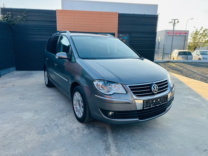 VW Touran 2.0 TDI/6-ск/Ксенон/Парктроник/Теглич, снимка 3 - Автомобили и джипове - 52166026